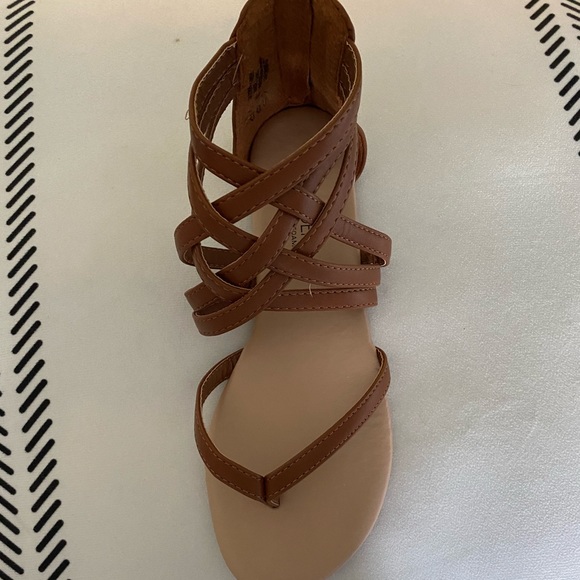 Flat Strappy Sandals - Picture 2 of 4